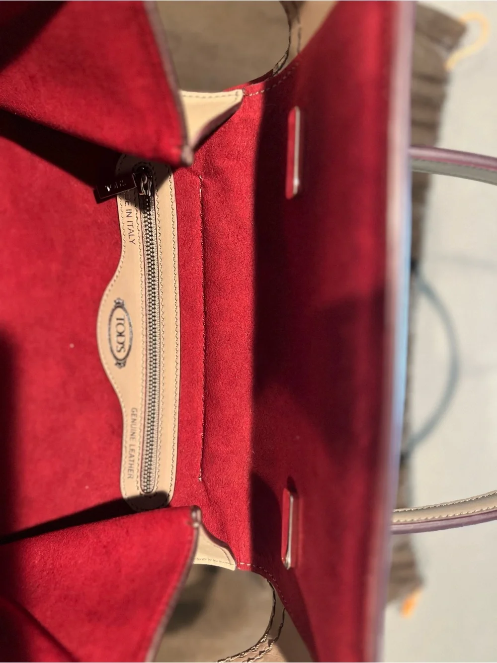 TOD'S structured satchel in delicate leather featuring contrast dark red trim